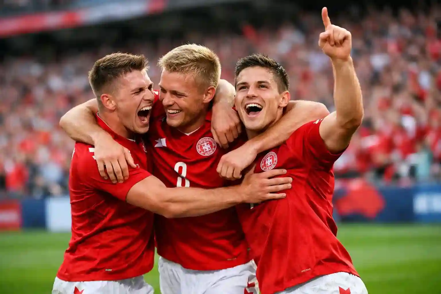 Danmarks nøglespillere Eriksen, Højlund og Højbjerg i landsholdstrøjen